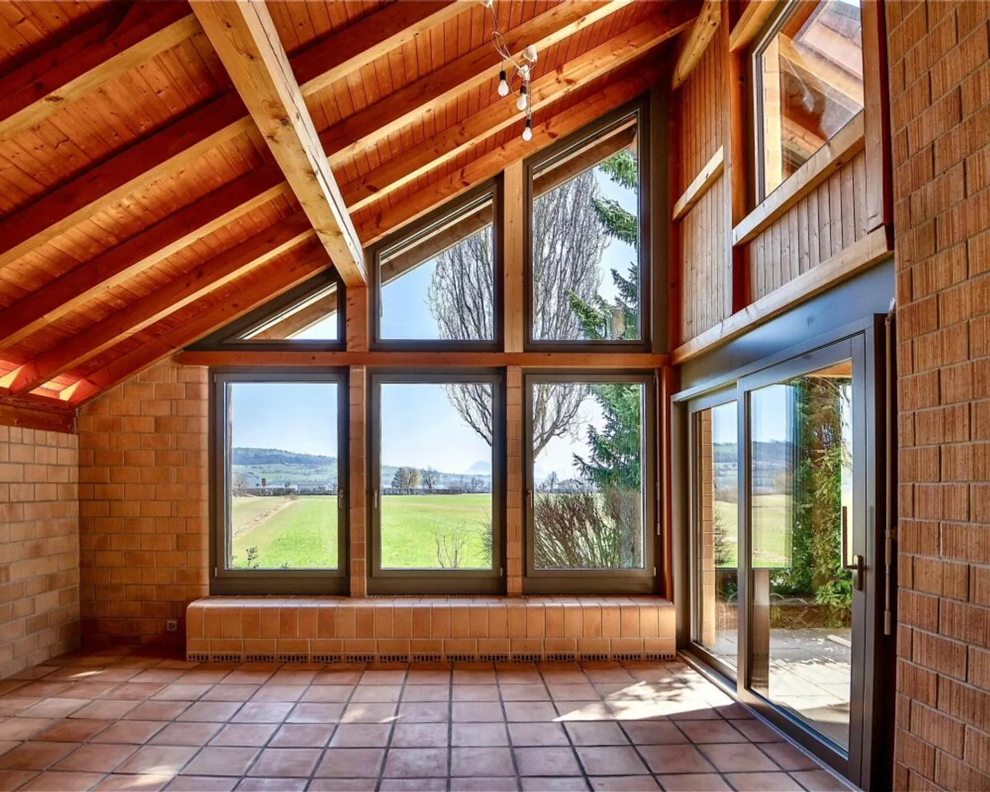 SEE HARMONIE Detached house with lake and mountain views in Sursee - Photo 1 of 12