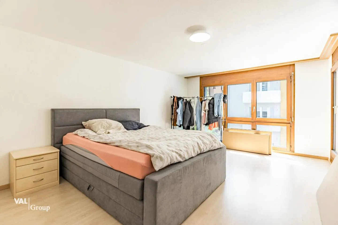 Appartement extrêmement central avec deux balcons et une lumière généreuse - Photo 8 sur 13