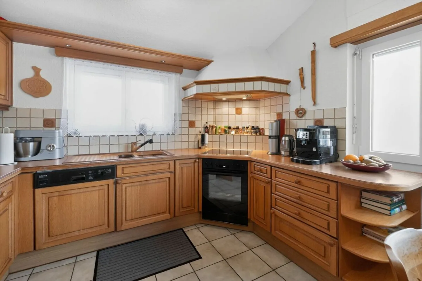 Einfamilienhaus mit Einliegerwohnung an idyllischer Lage mit herrlicher Aussicht - Foto 3 von 12