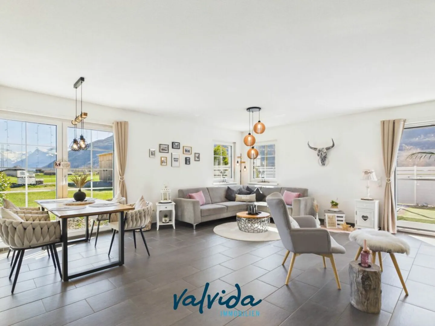 Maison individuelle comme neuve dans un endroit ensoleillé et calme à Niedergampel - Photo 1 sur 13