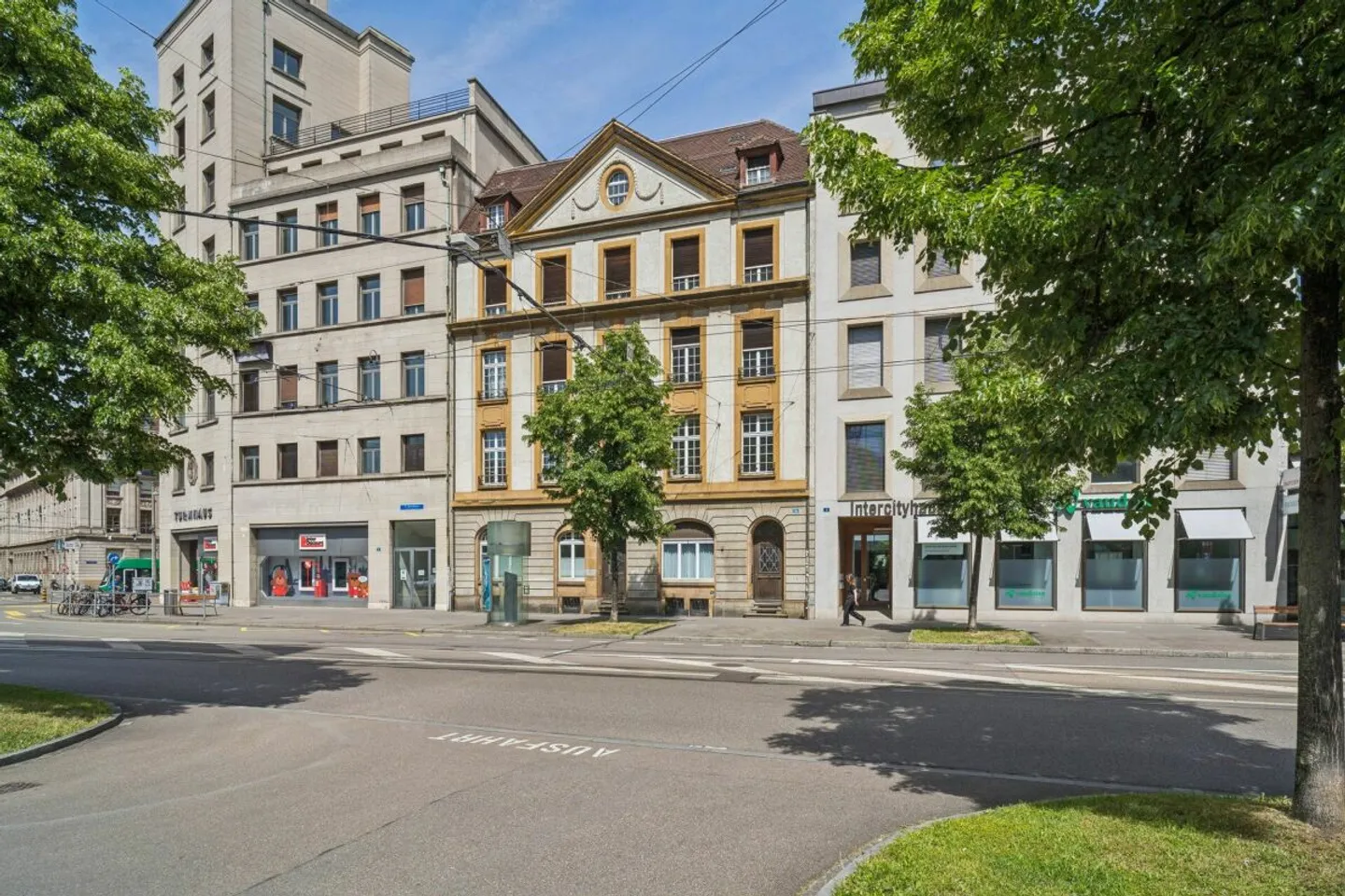 Residential and Commercial Building on Aeschenplatz - Invest in the Heart of the City - Photo 1 of 13