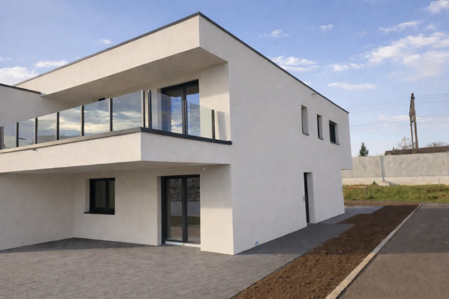 Modernes Doppeleinfamilienhaus mit Garten - Foto 1 von 11