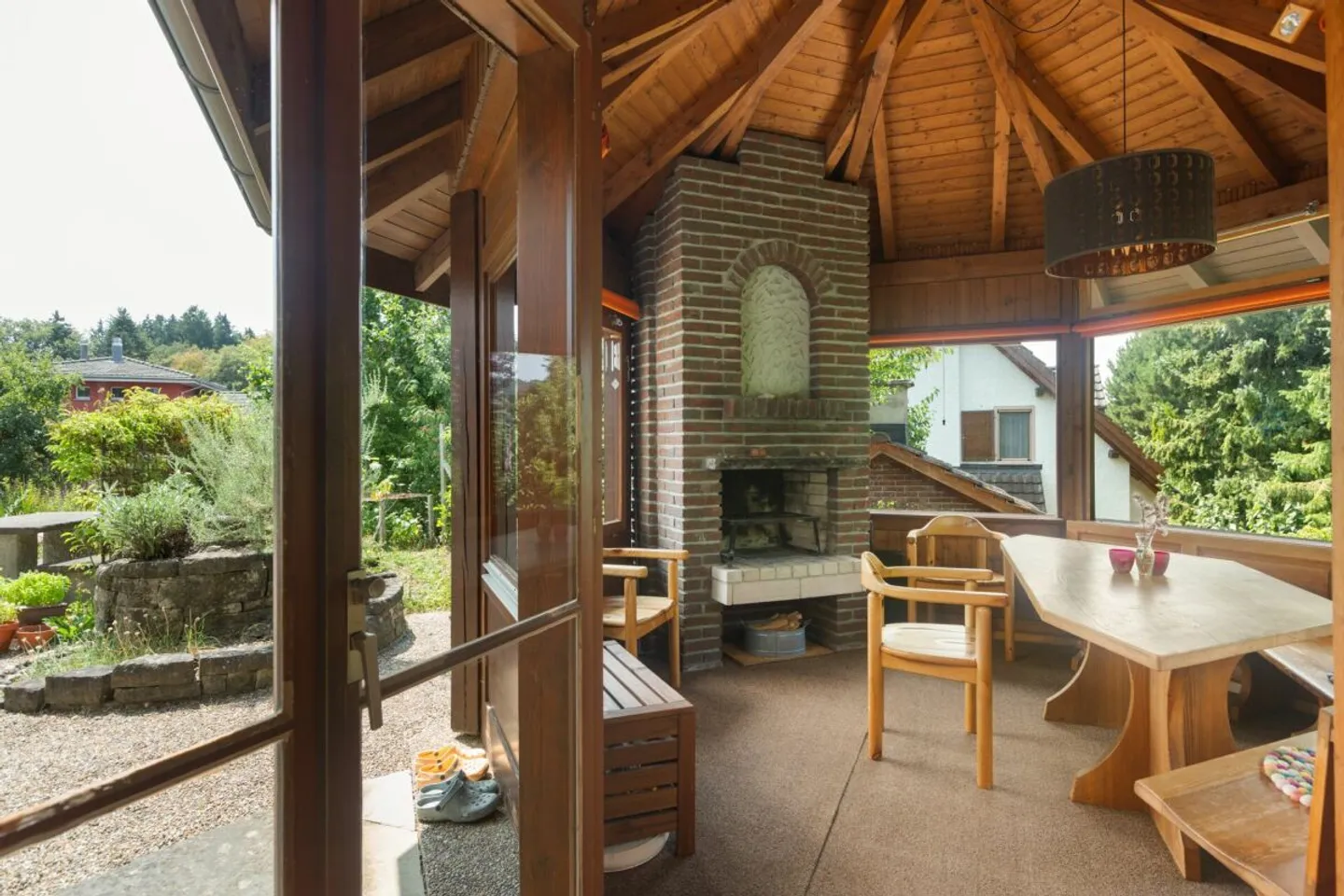 Ein besonderes Zuhause mit Gartenidylle, Privatsphäre und viel Raum - Photo 3 sur 13