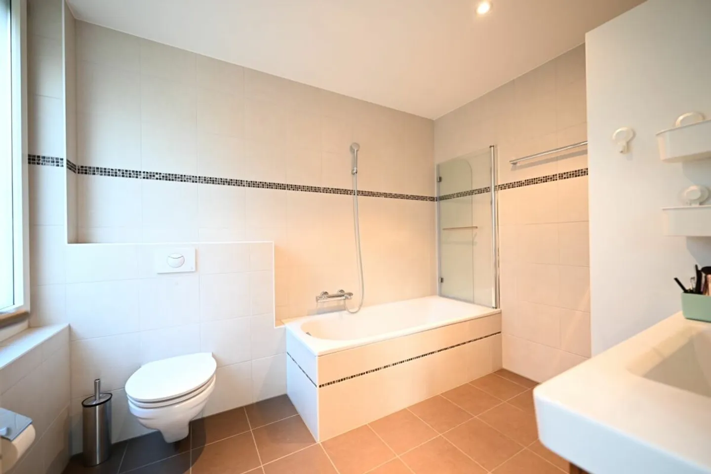 Helle 3.5-Zimmerwohnung mit Loggia und Weitblick - Photo 9 of 13