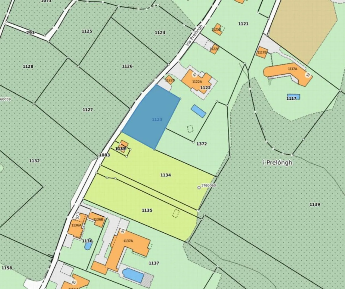 Baugrundstück in flacher Lage, eingebettet in die Natur - Foto 1 von 4