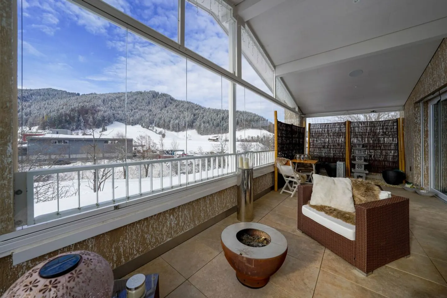 Extraordinary 4.5 Room Oasis with Style and 6 m Ceiling Height, Spa Ensuite Bathroom & Glazed Loggia - Photo 8 of 13