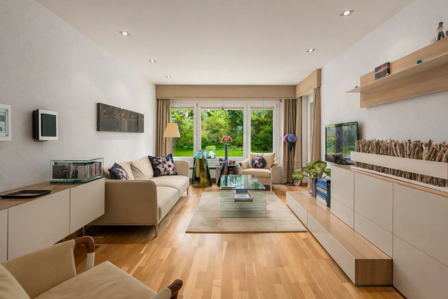 Stilvolle Wohnung mit Blick ins Grüne - Foto 1 von 7