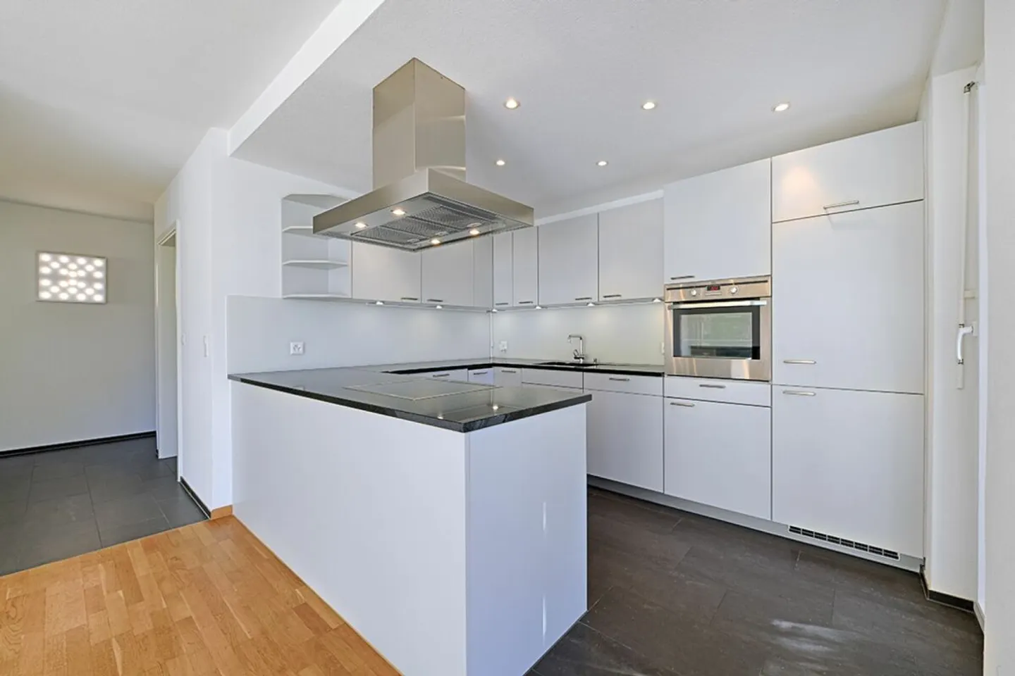 Appartement de 4,5 pièces avec balcon dans un emplacement calme à Herrliberg, favorable aux impôts - Photo 6 sur 13