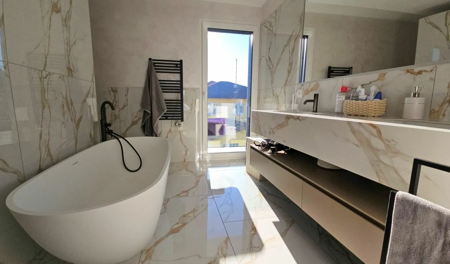 VILLA MODERNE AVEC PISCINE ET TOIT TERRASSE PANORAMIQUE - Photo 12 sur 13