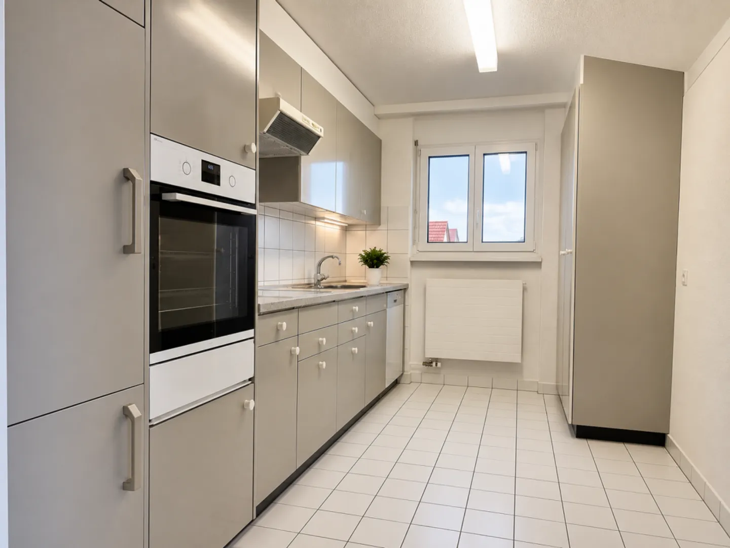 Attico parzialmente ristrutturato di 3,5 locali con 3 balconi - Foto 6 di 12