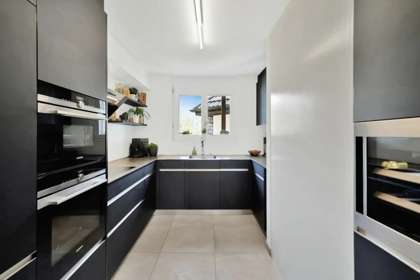 A Home to Fall in Love With - Modern 3.5-Room Attic Apartment with Charm - Photo 6 of 13