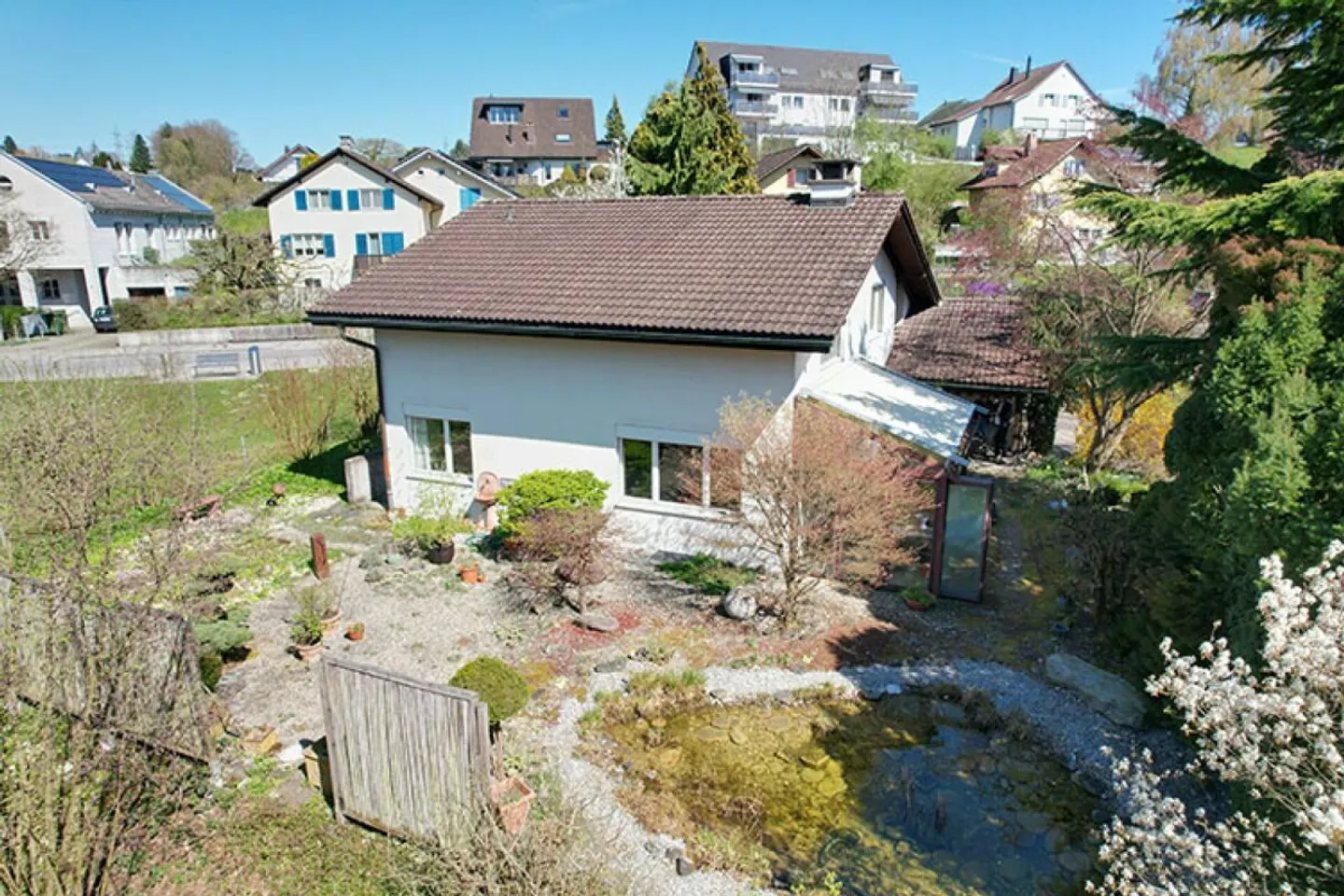 Grosszügiges Einfamilienhaus - Foto 2 von 8