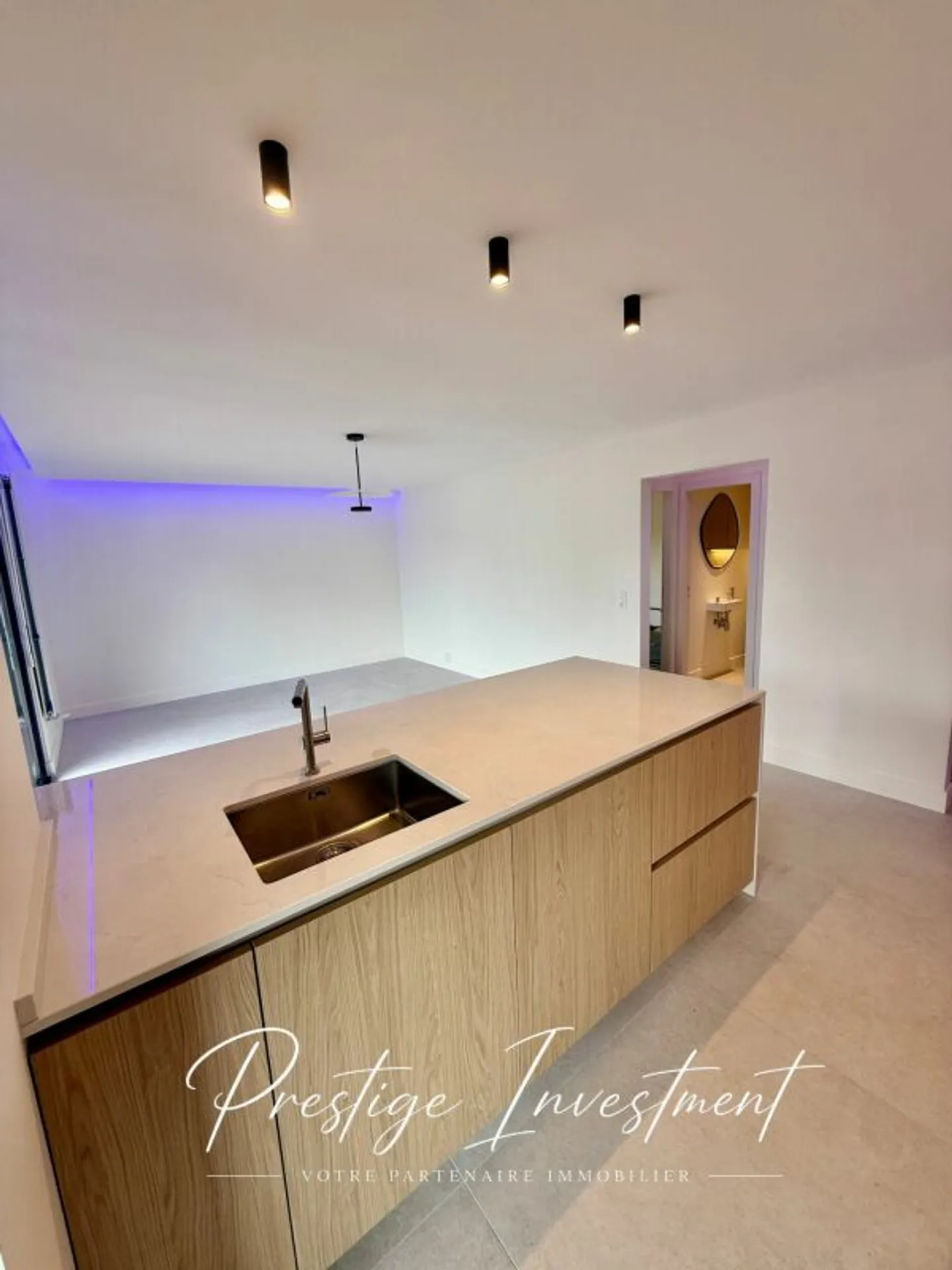 Appartement Charmant avec Vue sur le Lac - Photo 3 sur 13