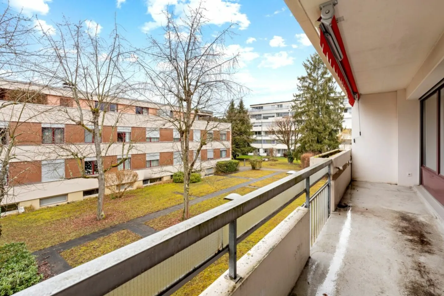 Appartement de 3,5 pièces dans un endroit calme à Reinach avec place de parking et salle de loisirs - Photo 3 sur 13