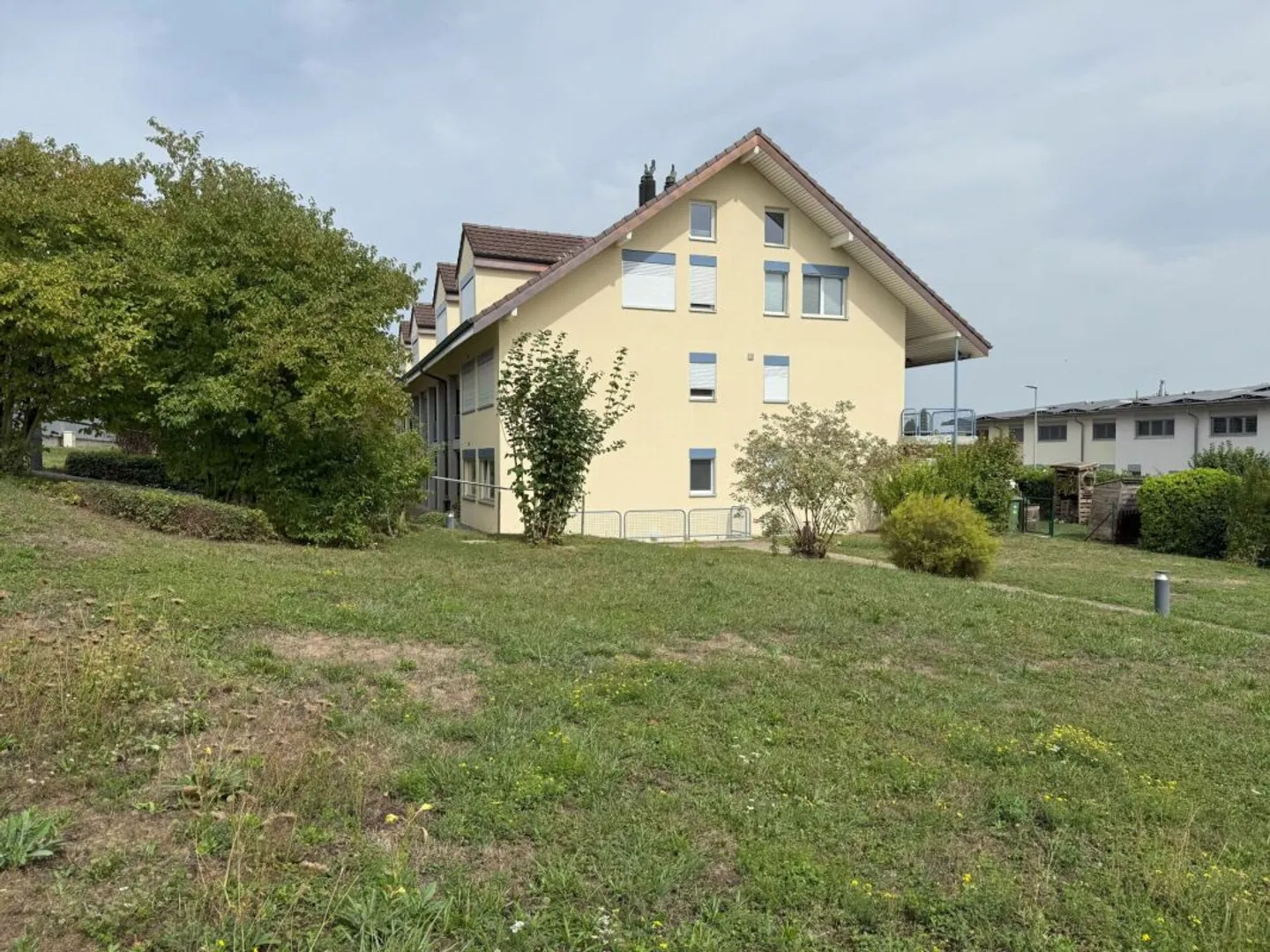 Attic apartment with lots of sun and attractive distant views - Photo 2 of 13