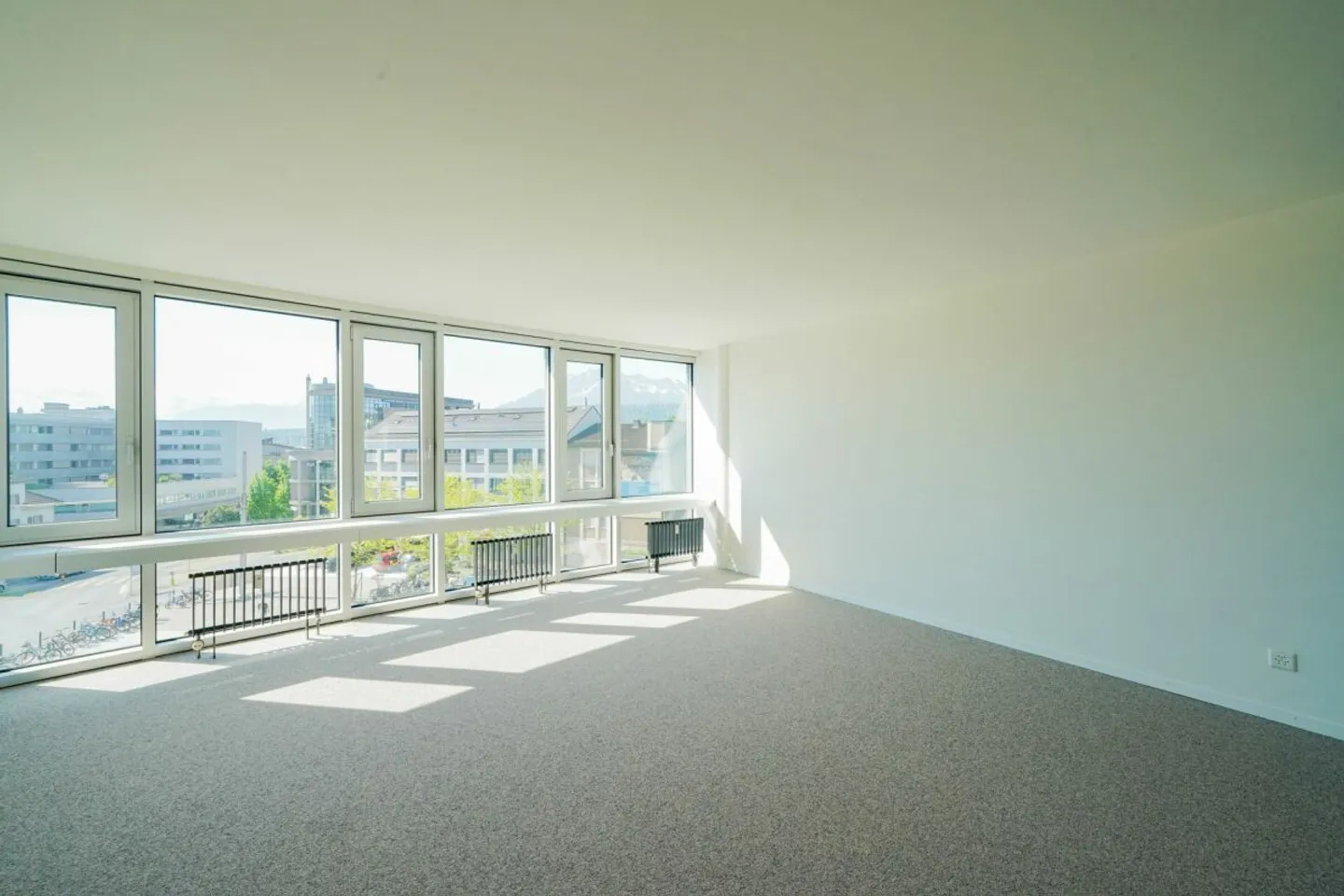 Moderne und lichtdurchflutete Büroräumlichkeiten am Sonnenplatz 1 in Emmenbrücke - Foto 8 von 10