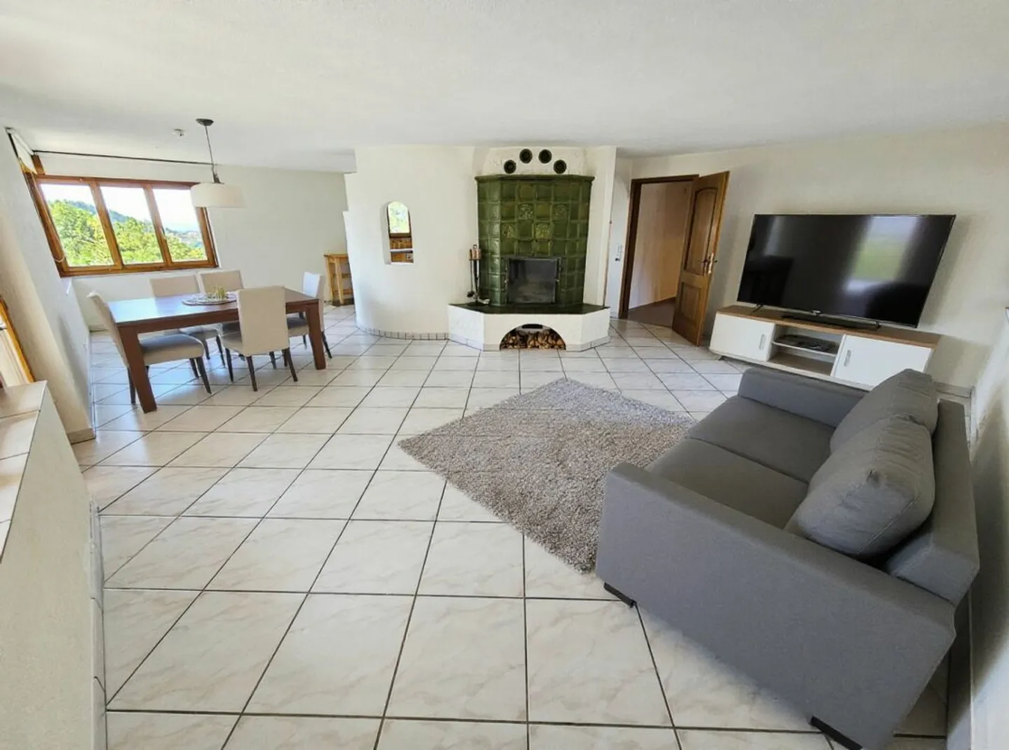 7.5 Room House in a Quiet Cul-de-Sac with a View - Photo 12 of 13