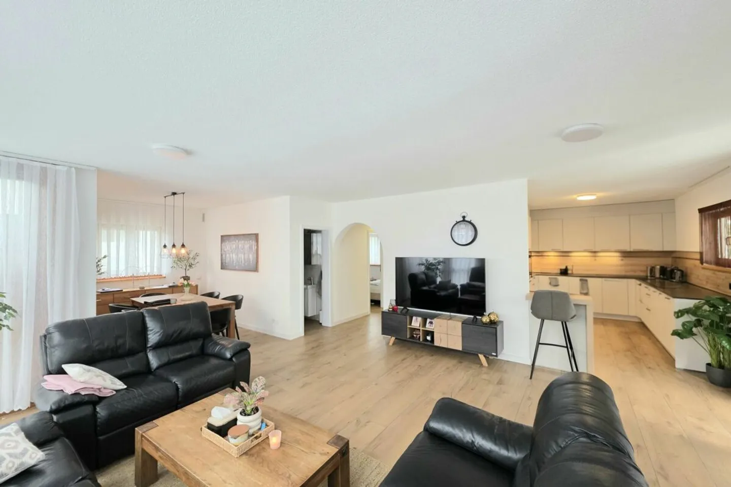 Riservato, spazio per tutta la famiglia! Incantevole casa con giardino a Dällikon - Foto 7 di 13