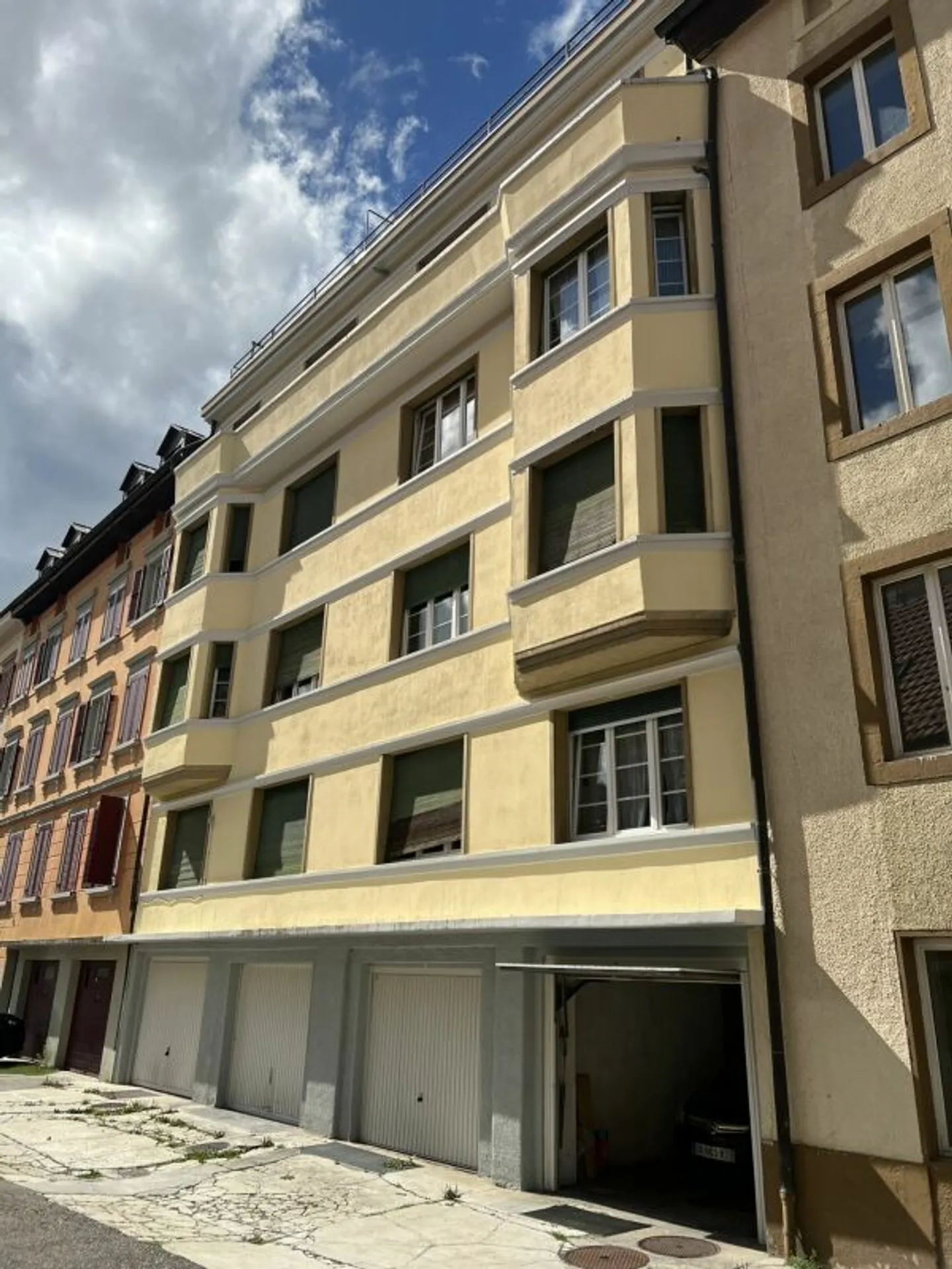 4,5pce spacieux rénové dans immeuble historique - Foto 1 di 13