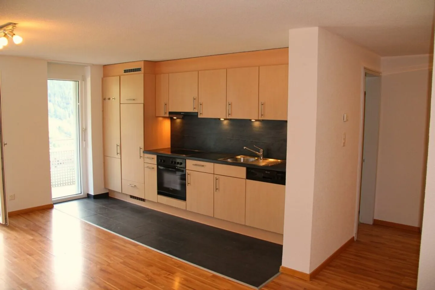 Sonnige Wohnung mit Aussicht - Foto 3 von 11