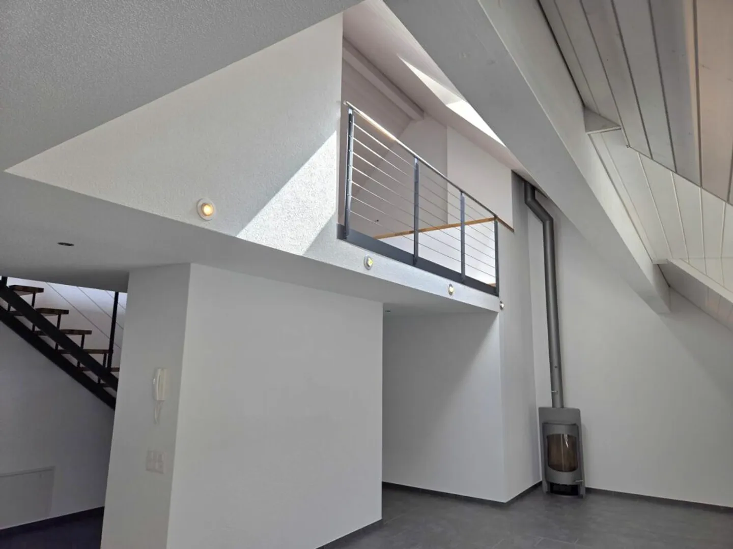 For sale immediately or by arrangement, very large, well-maintained 4.5 room apartment in Biberist. - Photo 3 of 13