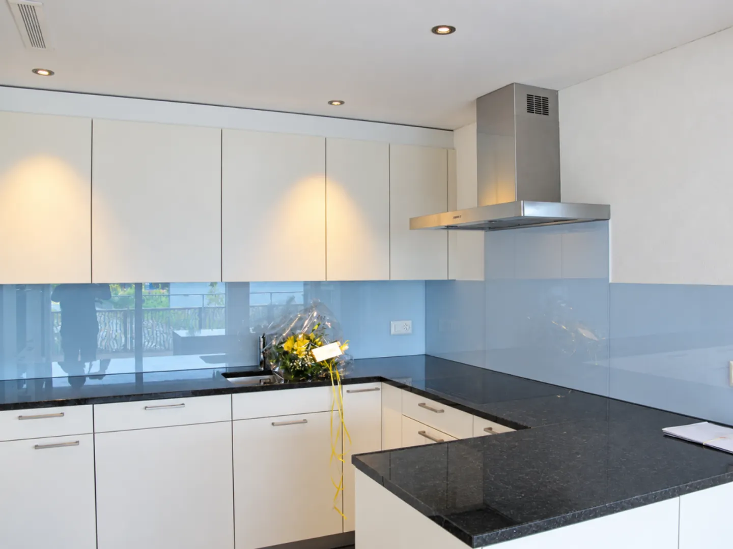 Modern apartment with breathtaking views - Photo 2 of 12