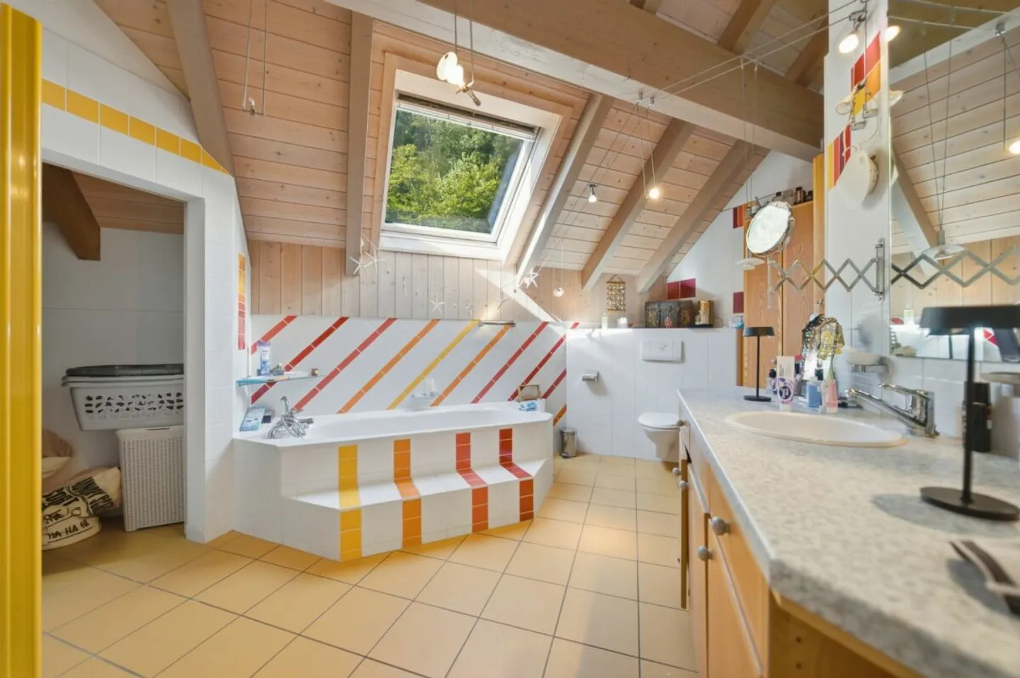 MAISON TRIA | TROIS UNITÉS. 306 M². UNE MAISON PLEINE DE POSSIBILITÉS. - Photo 8 sur 13