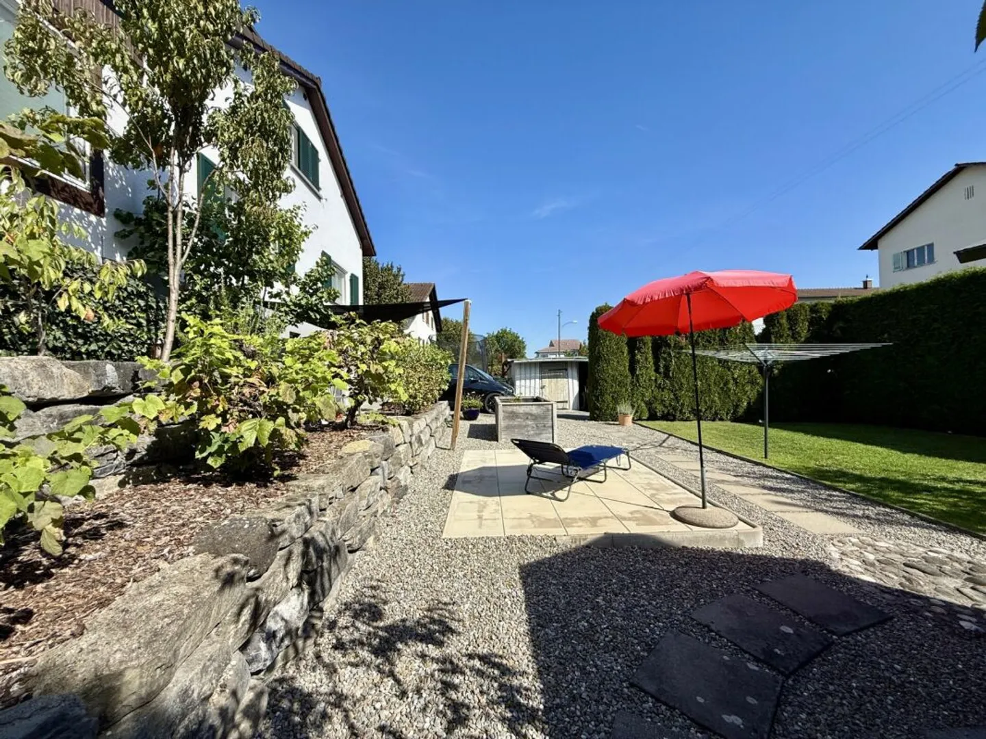 Charmantes Freistehendes Haus mit Garten - Foto 6 von 13