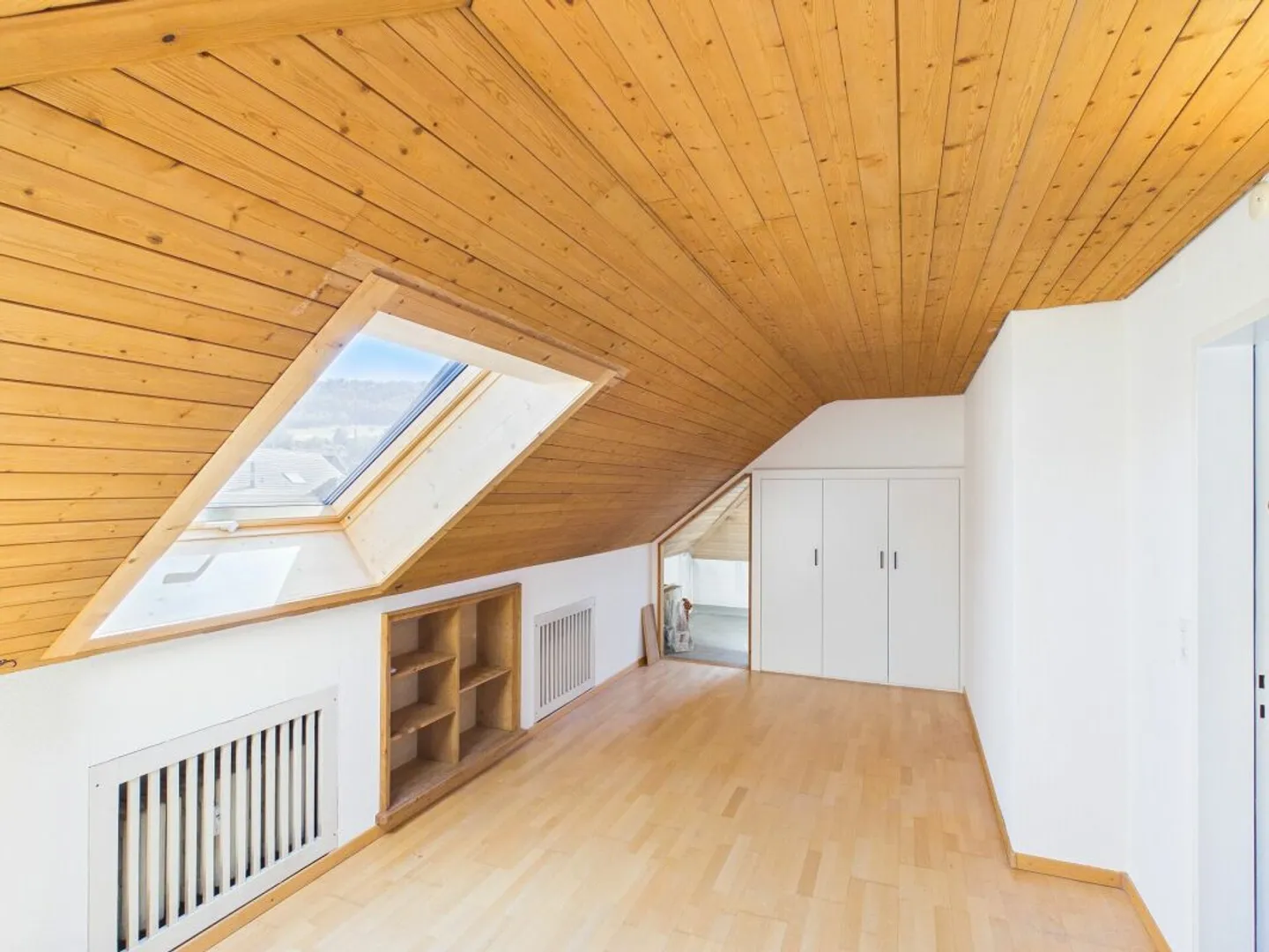 Spacious penthouse apartment in the best location in Frenkendorf - Photo 10 of 13
