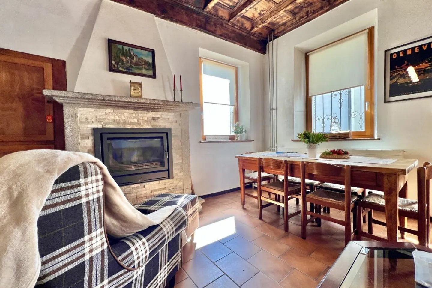 Large Village House with Lake View, Beautiful Garden and Parking - Photo 4 of 13