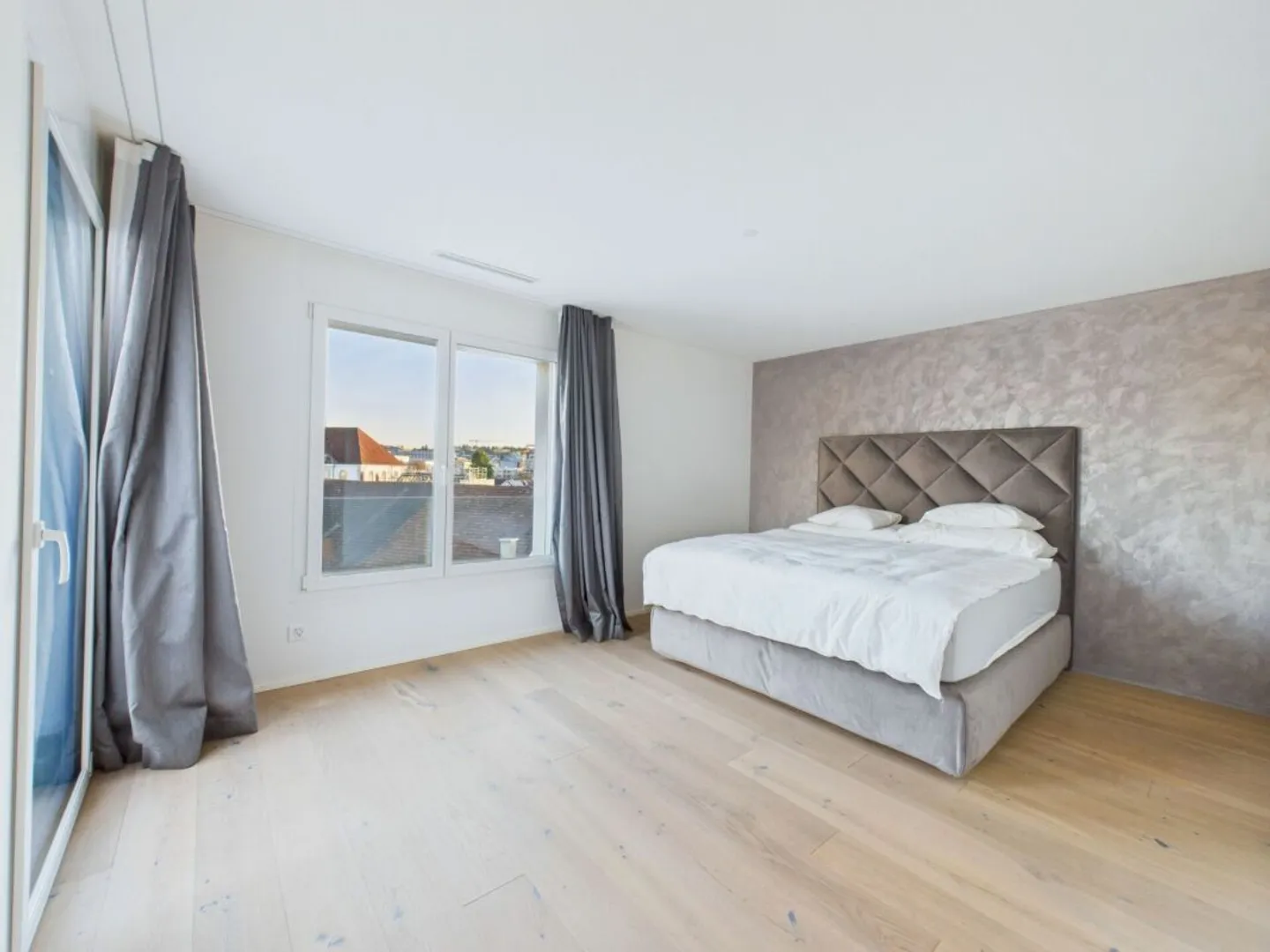 Esclusivo attico di 4.5 locali - finiture di lusso, cucina di design e due terrazze nel centro di Kloten - Foto 10 di 13