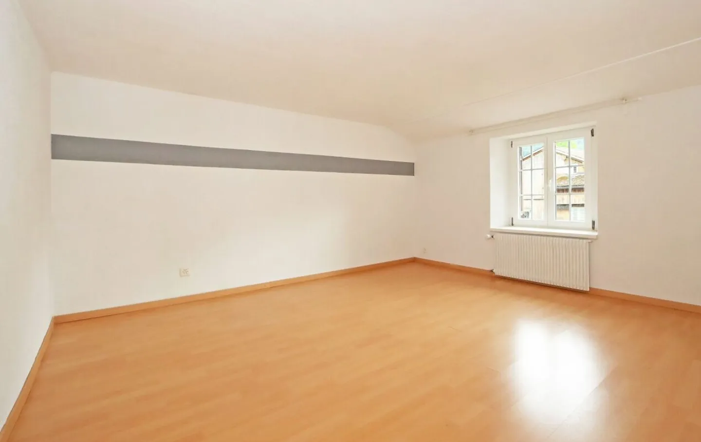 Doppeleinfamilienhaus an familienfreundlicher, sonniger und zentraler Lage in Mollis GL - Foto 9 di 13