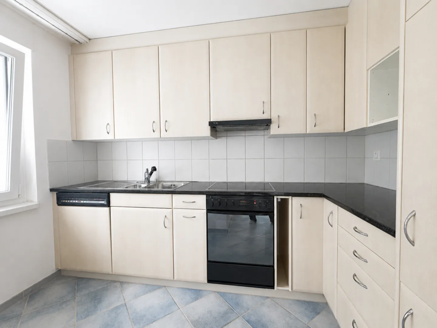 Appartamento 4.5 stanze in una zona residenziale popolare - Foto 3 di 5