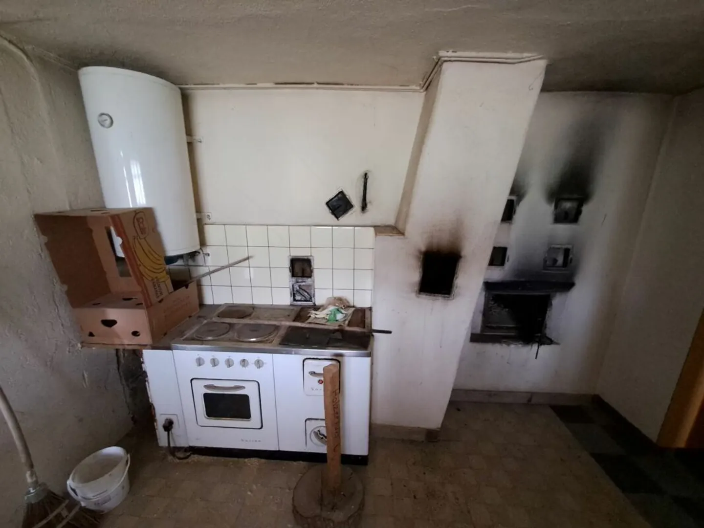 Vecchia fattoria con grande appezzamento - Foto 8 di 10