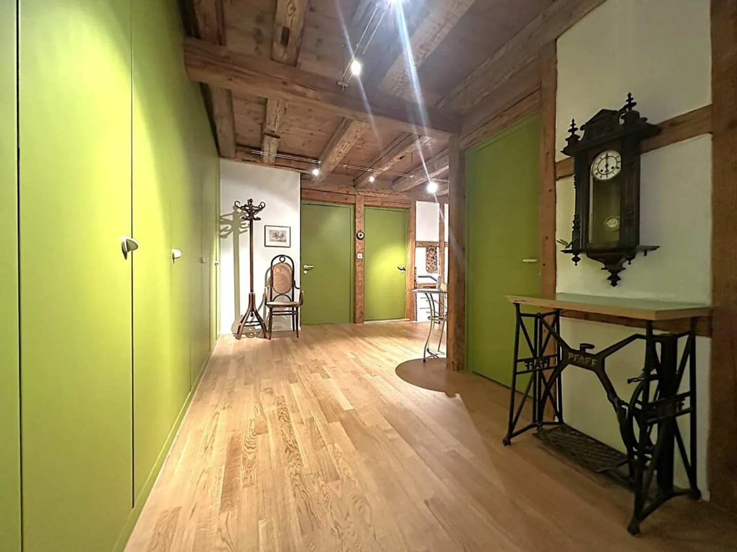 Edificio residenziale e commerciale nel centro di Glarus - Foto 6 di 13