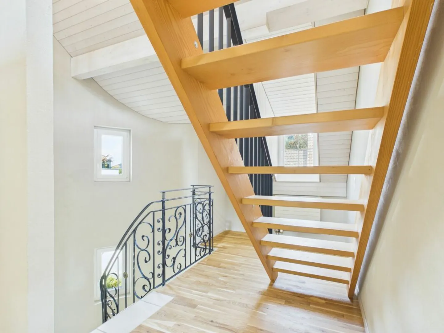 Spacious 6.5-room detached house with dream garden in Wettingen - Photo 8 of 13