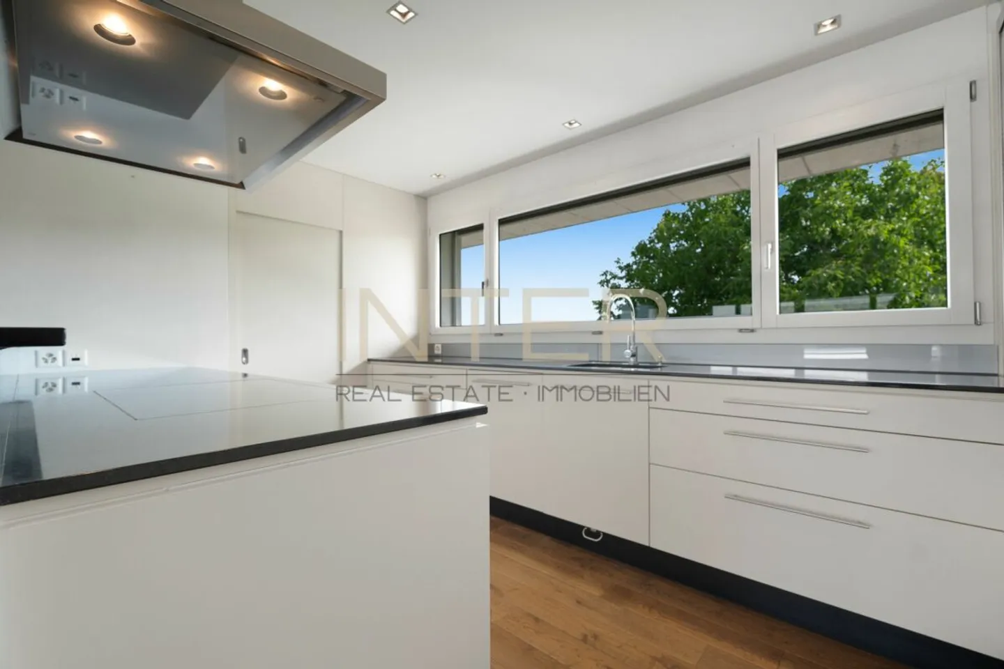 Stylische Attika-Wohnung mit Aussicht - Foto 7 von 13