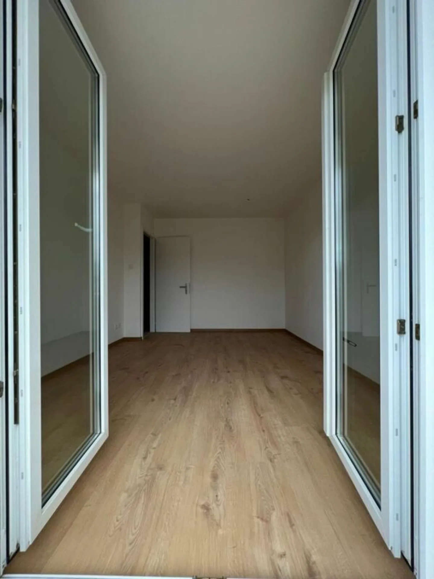 Modern 2-room apartment in a quiet location - available for immediate rent - Photo 1 of 10