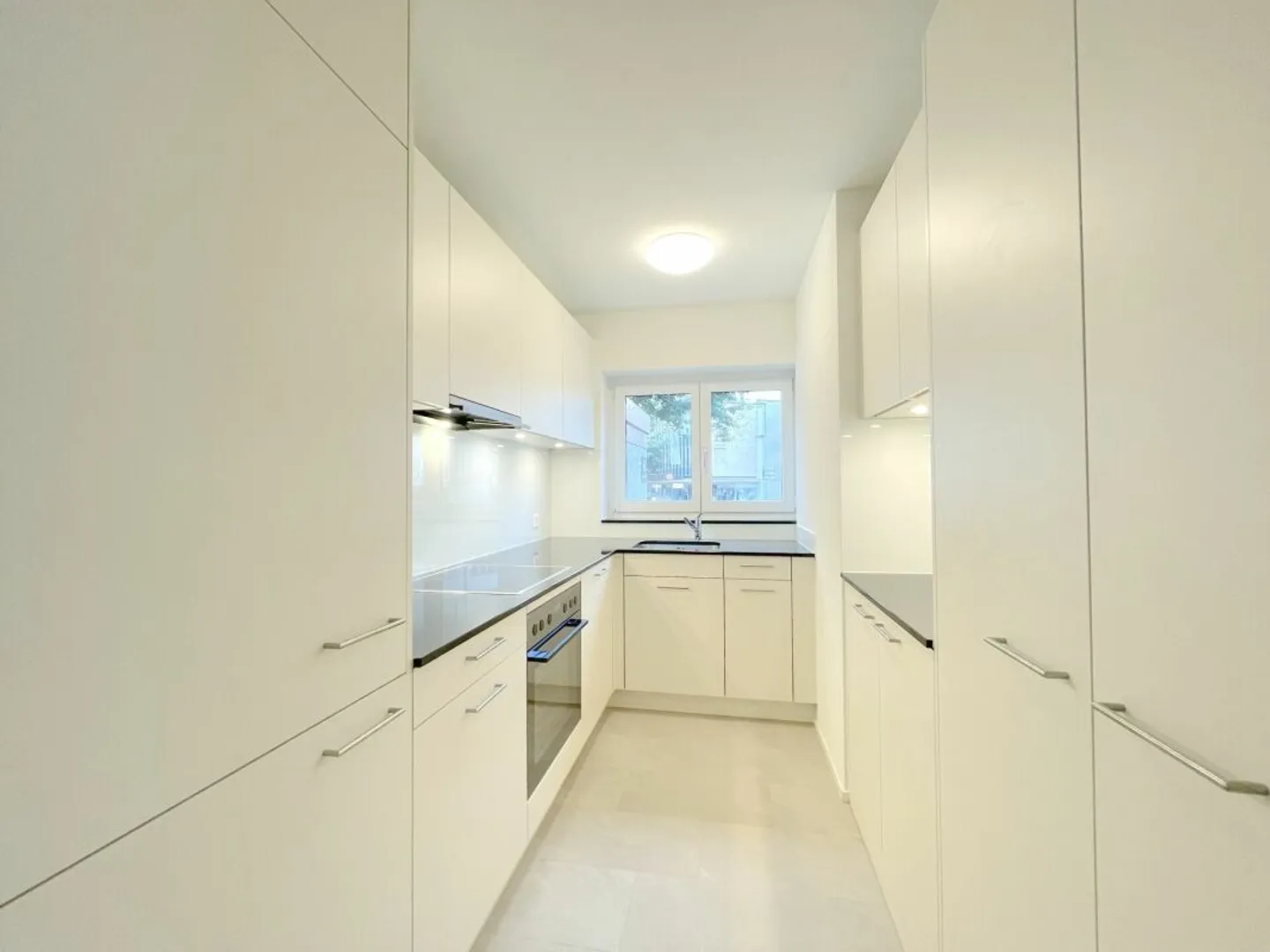 CENTRAL - ATTRACTIF - GRAND BALCON - Photo 2 sur 11