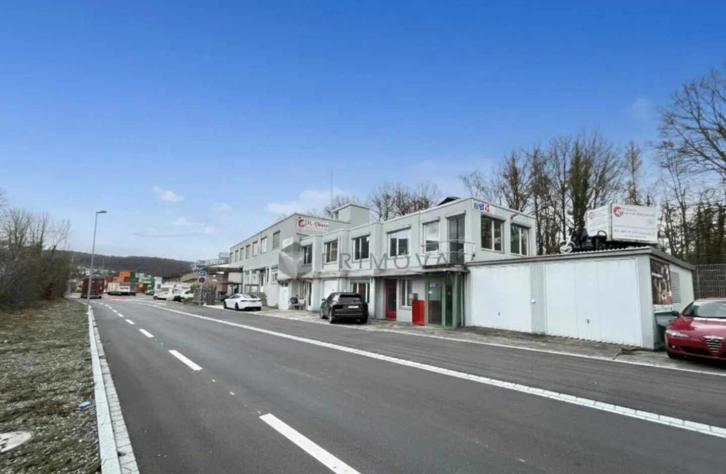 Profitez de 320m² d'espace commercial dans le meilleur emplacement portuaire à un prix imbattable - Photo 1 sur 9