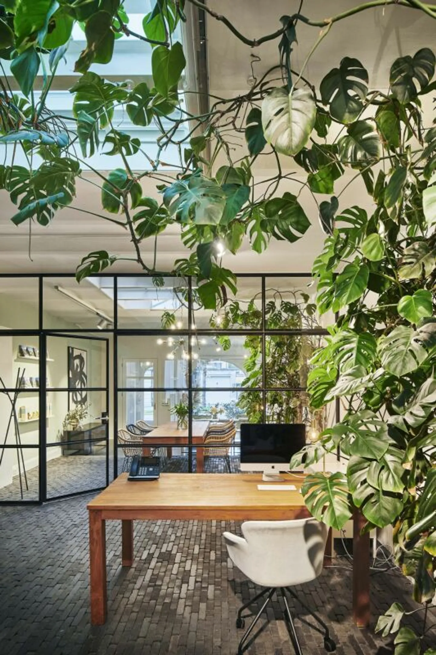 1-2 Espaces de travail dans un bureau de design écologique - Photo 1 sur 3