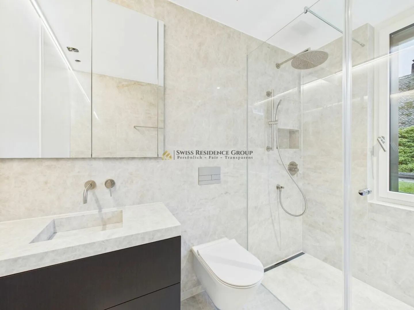 Vivere privilegiato sul lago di Zurigo con: residenza di 5,5 stanze con piscina privata, giardino, vista sul lago e sulle montagne - Foto 8 di 13