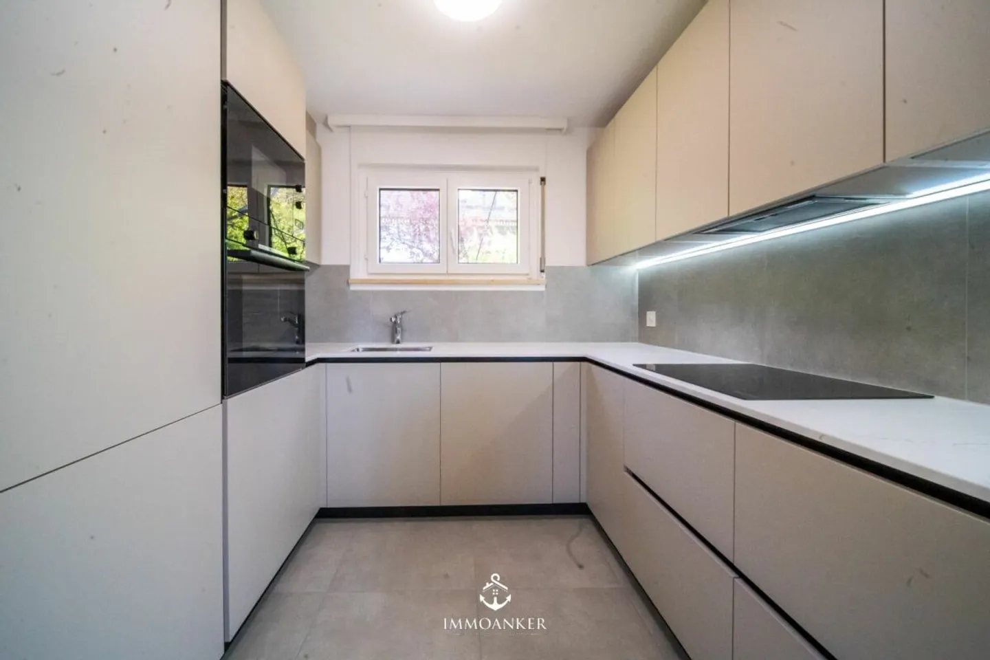 Maison individuelle de 6,5 pièces fraîchement rénovée avec pente sud et vue dégagée à Füllinsdorf - Photo 8 sur 13