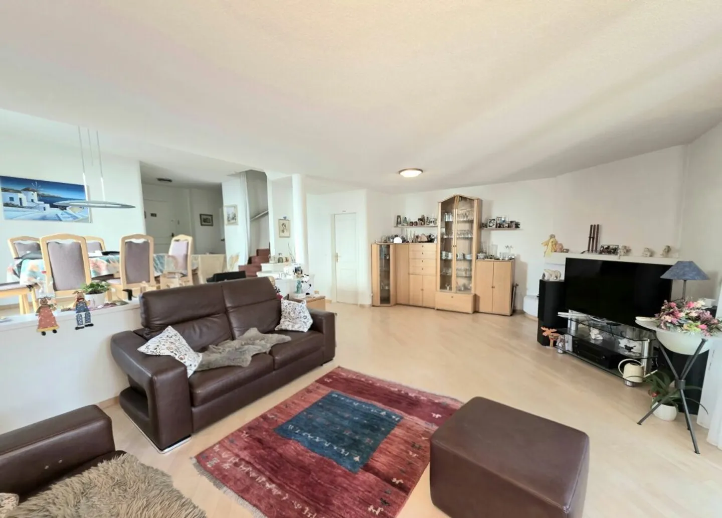 Sun, Garden &amp; Hot Tub - A Home to Fall in Love With! - Photo 5 of 13