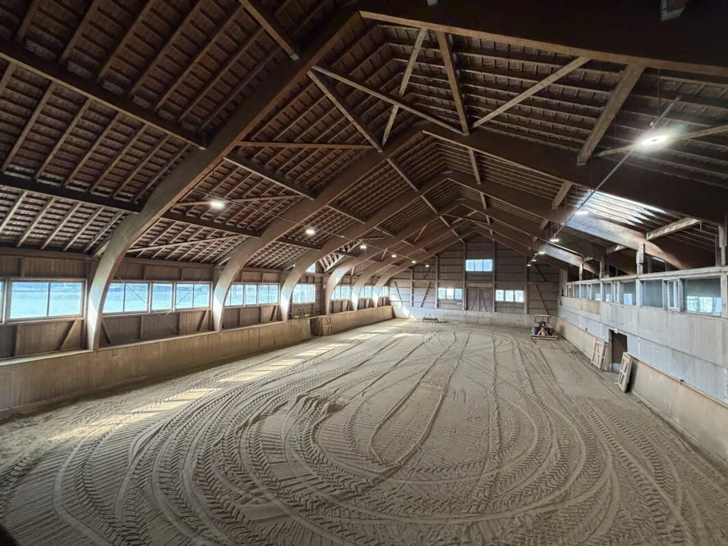 Locataire recherché ! Halle d'équitation Burgdorf incluant le manège - Photo 3 sur 9