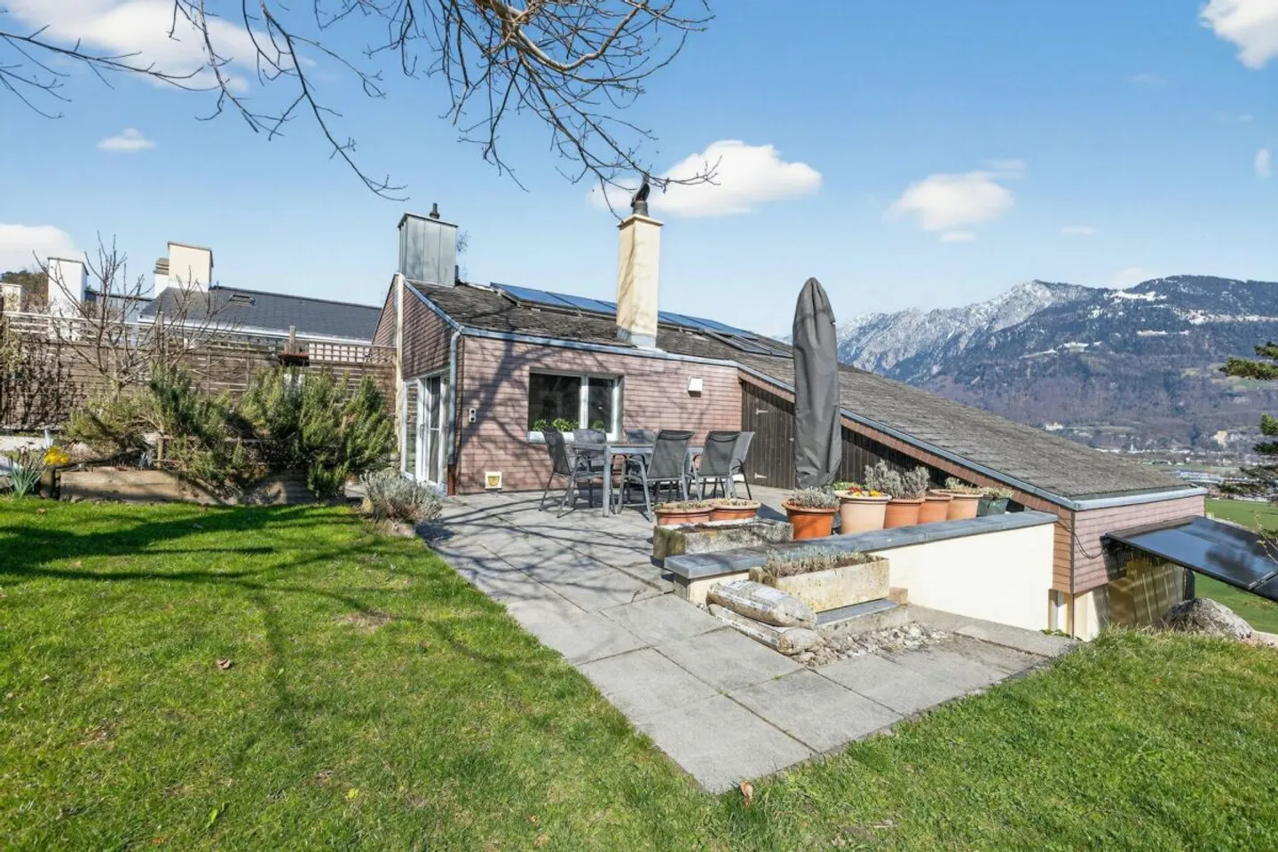 Einfamilienhaus mit Einliegerwohnung an idyllischer Lage mit herrlicher Aussicht - Foto 11 von 12