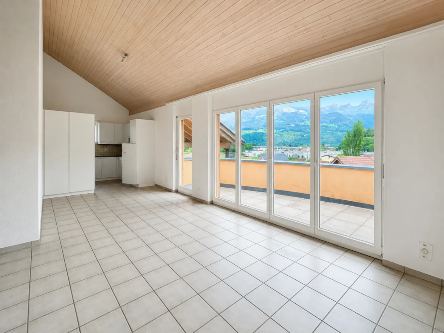 Attico di 4,5 stanze a Niederurnen - Foto 2 di 10