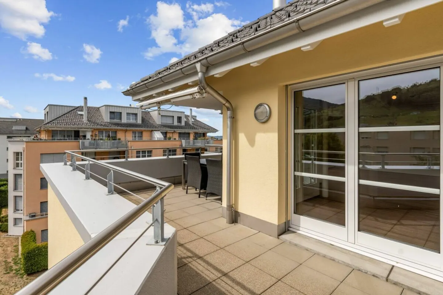Urban Roof: Geräumige Duplexwohnung in Siebnen - Foto 7 von 12