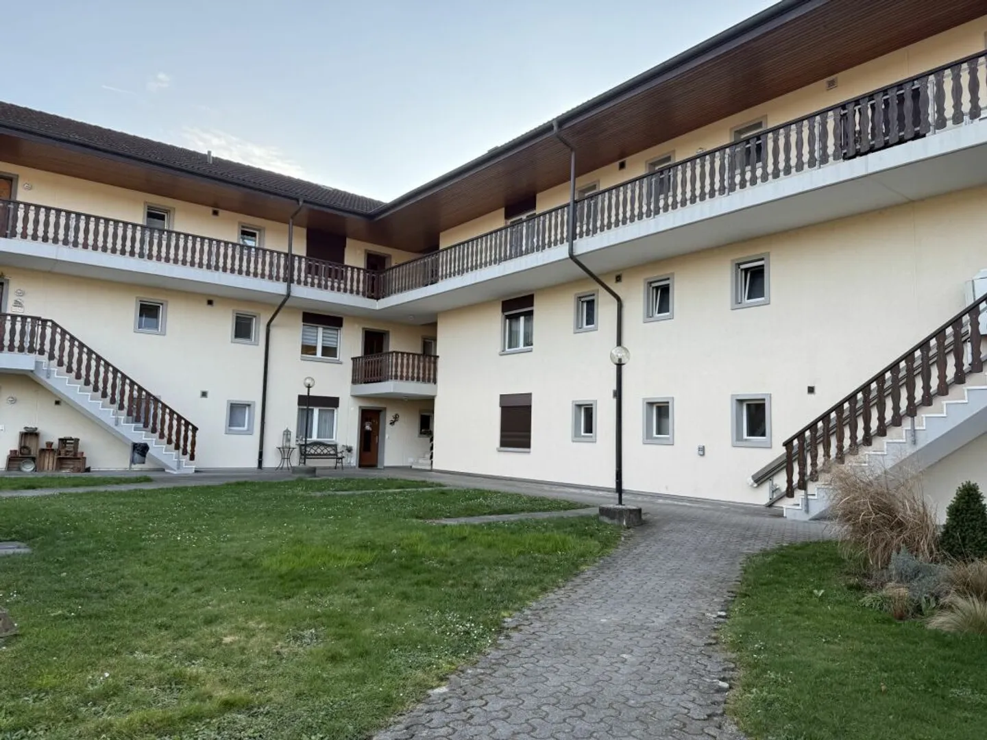 Vivere comodamente tra natura e vita quotidiana con balcone - Foto 9 di 9