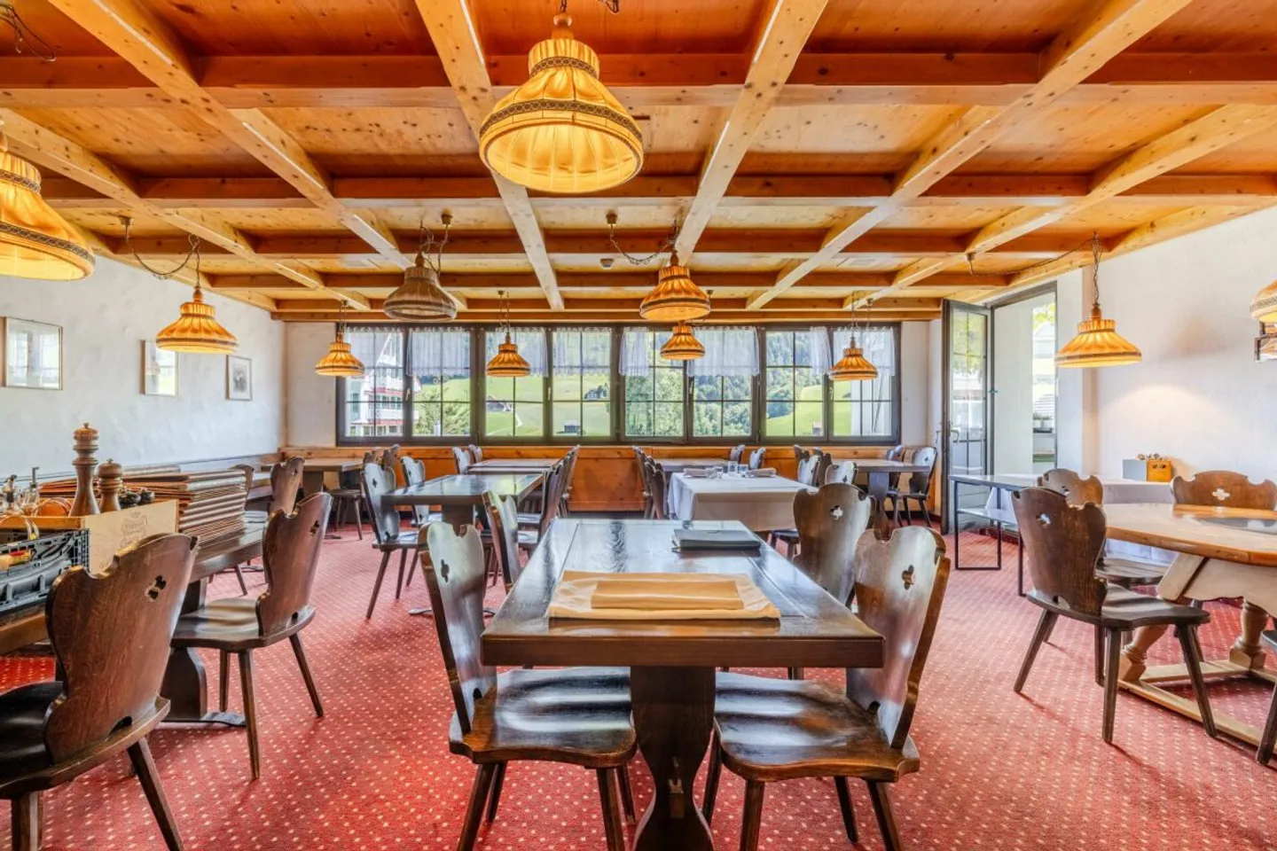VIEL POTENZIAL AN BESTER LAGE: HOTEL TOGGENBURG MIT TRAUMAUSSICHT UND IDEALER STRUKTUR - Foto 5 von 13
